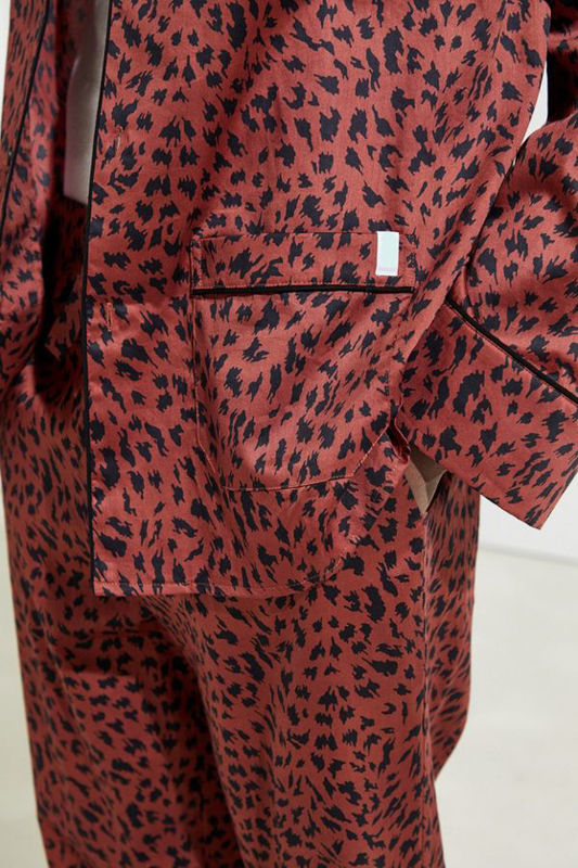 Воротник сравнивает Sleepwear pyjamas полиэстера рукава людей пижам сатинировки шелка длинный
